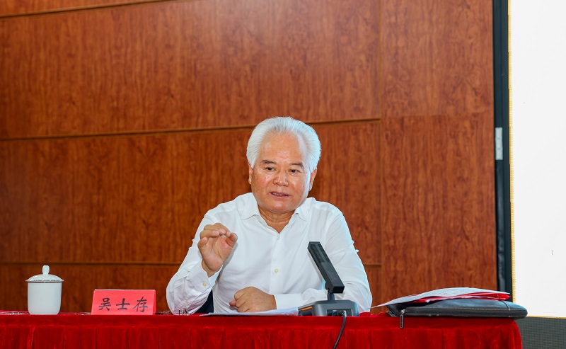 吴士存应邀在三沙市委作报告