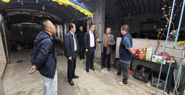 曾晓明率队赴美太村开展春节走访慰问活动